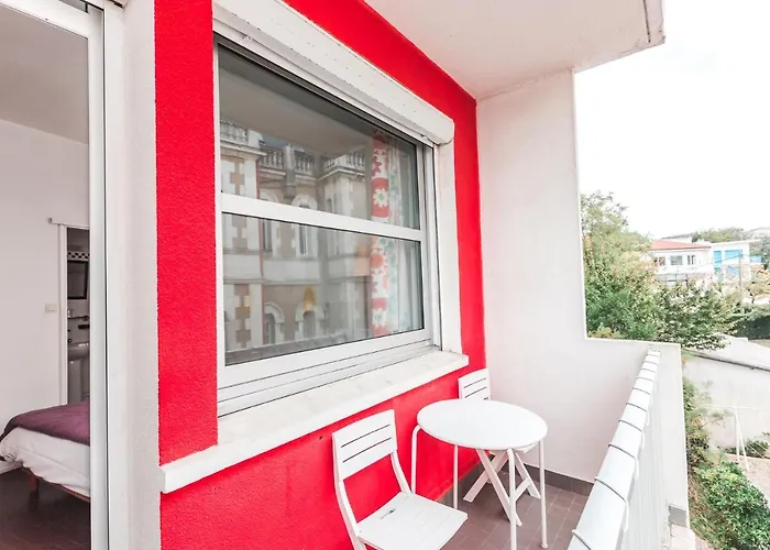 Le Trident Thyrse מלון